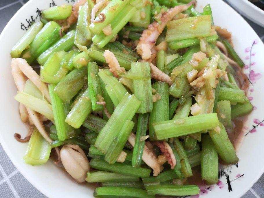 芹菜炒鱿鱼