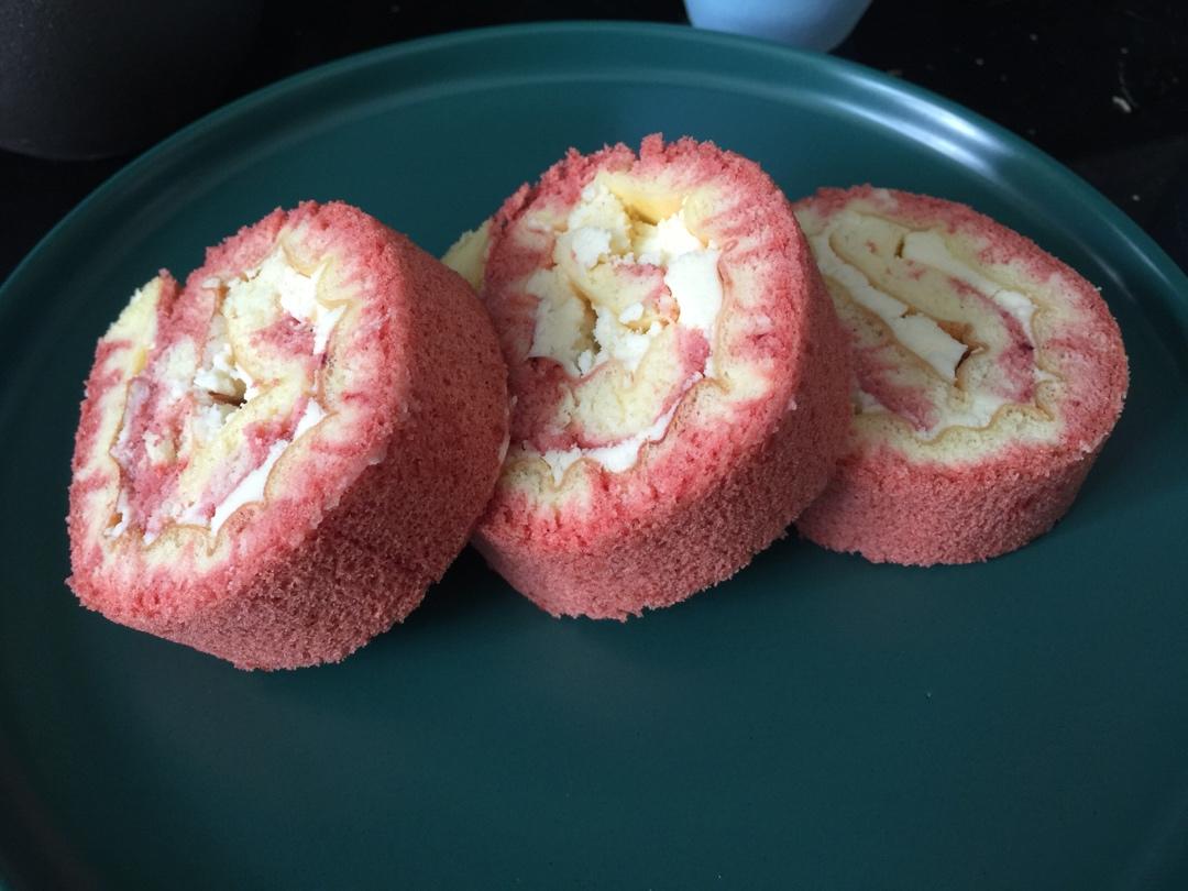 哪吒风火轮主题下午茶，红丝绒旋风卷，红丝绒蛋糕卷，劣狐狐烘焙