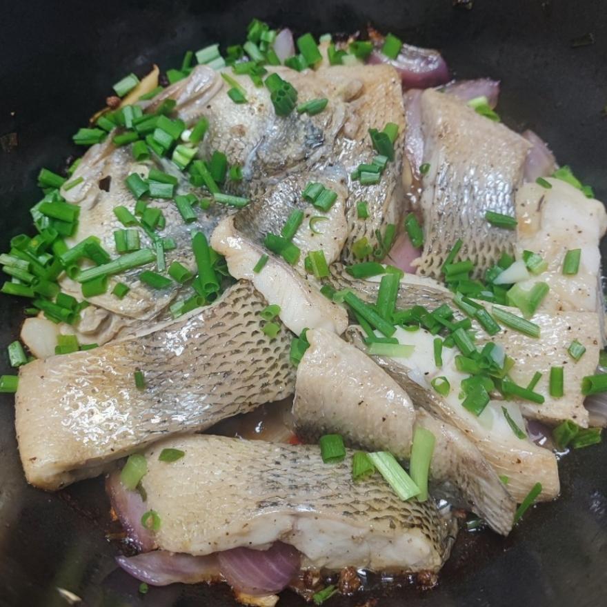 葱香焗鲈鱼
