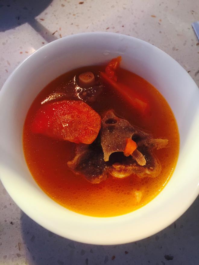 胡萝卜牛尾汤的做法