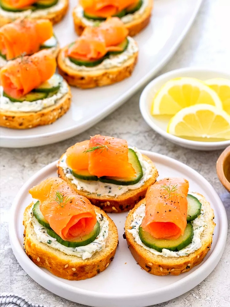 意式开胃菜—三文鱼卷配烤面包片（Salmon Crostini）的做法