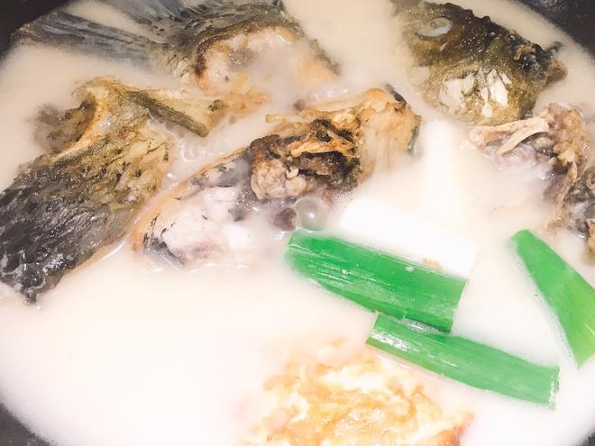 鱼头鱼尾豆腐汤的做法