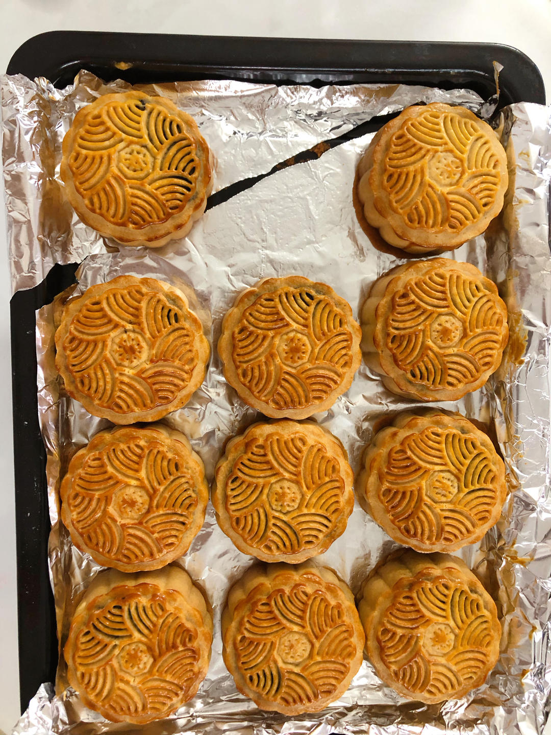 广式月饼—蛋黄芝麻月饼