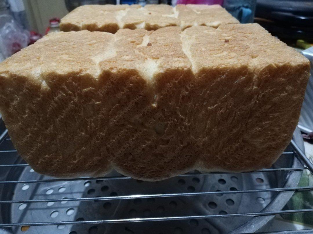 用烤箱自己做面包--手工牛奶吐司面包