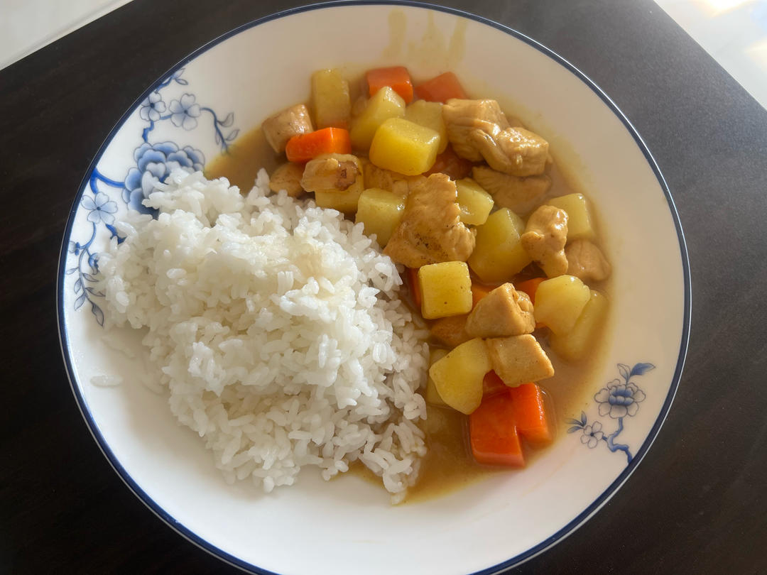 咖喱鸡肉盖浇饭