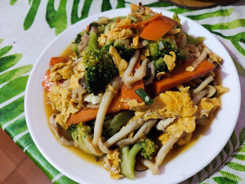 好吃好看‼️还刮油‼️的菌菇炒时蔬