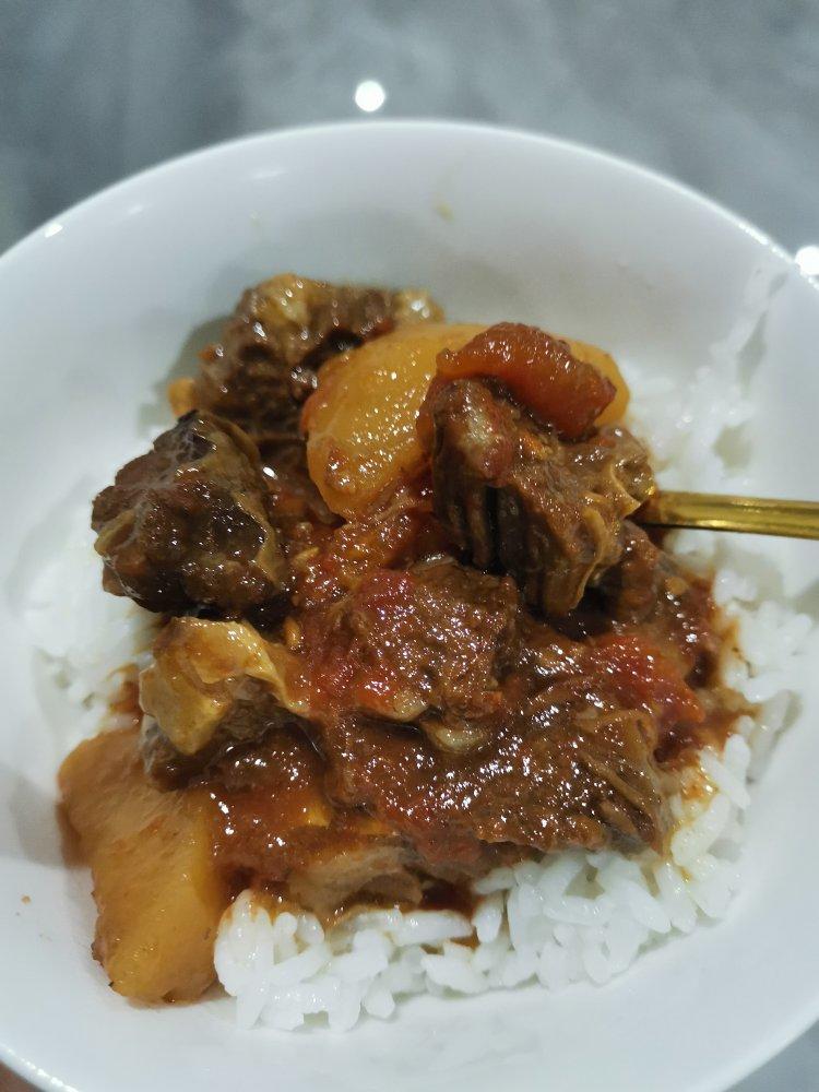 汤浓肉嫩的番茄牛腩，牛腩软烂秘法