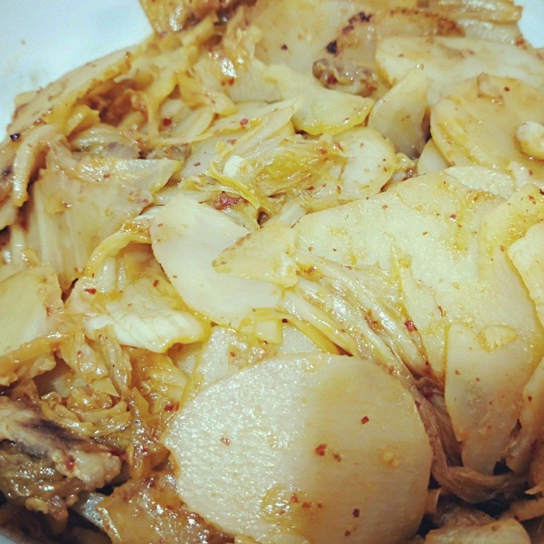 辣白菜炒土豆片