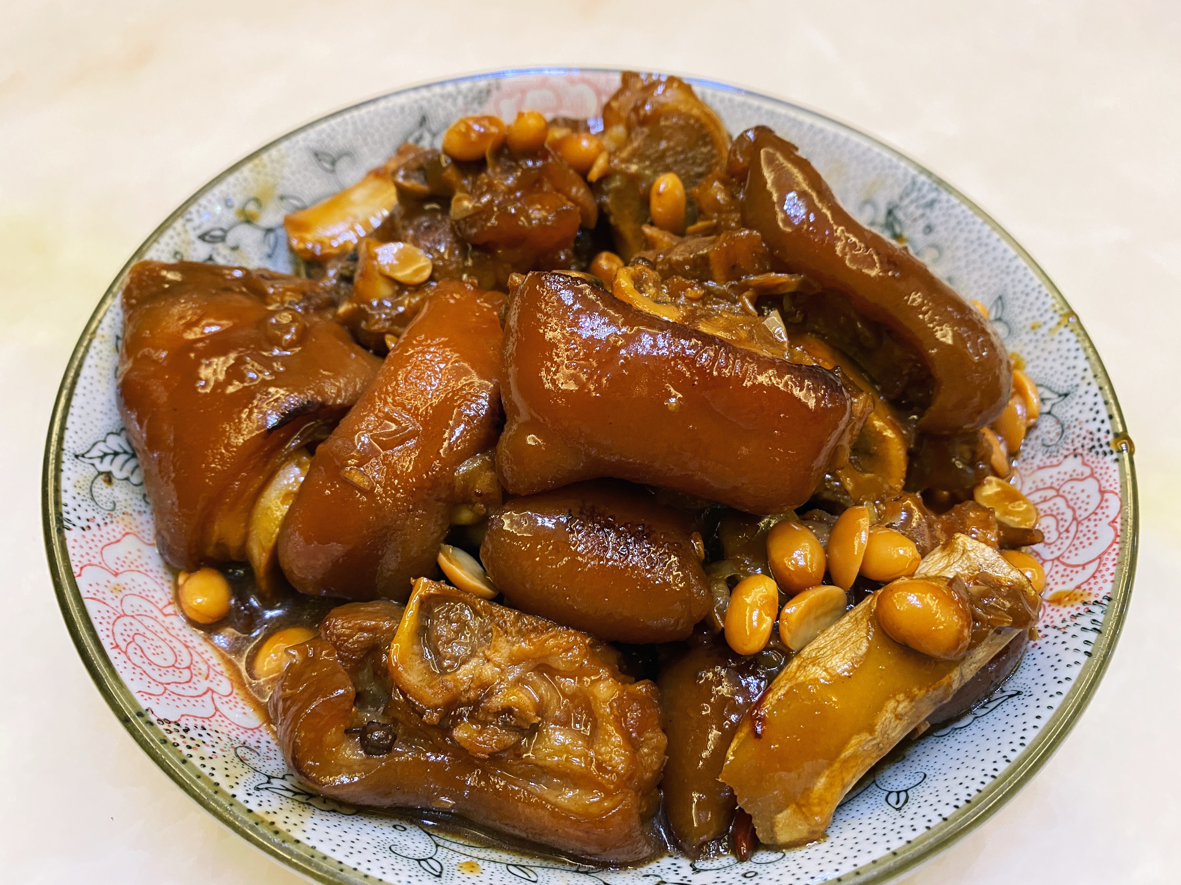 拌饭超香的黄豆焖猪脚的做法