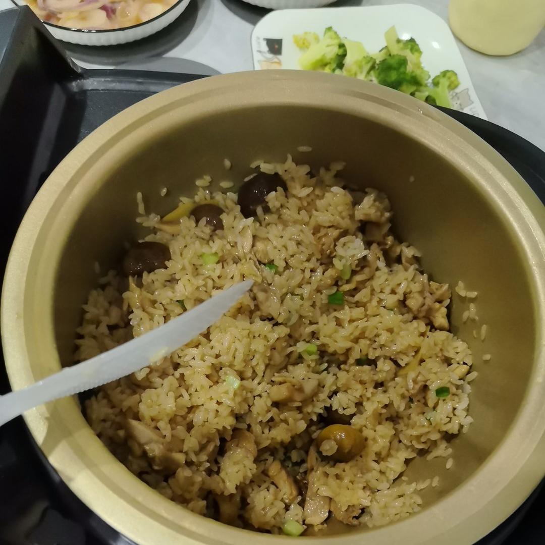 【电饭煲板栗鸡腿焖饭】