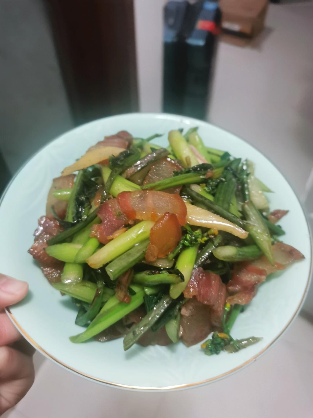 菜苔炒腊肉（紫菜苔红菜苔）
