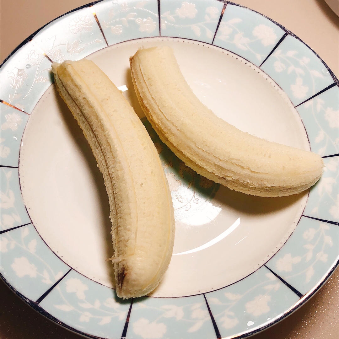 微波炉烤香蕉🍌的做法 步骤1