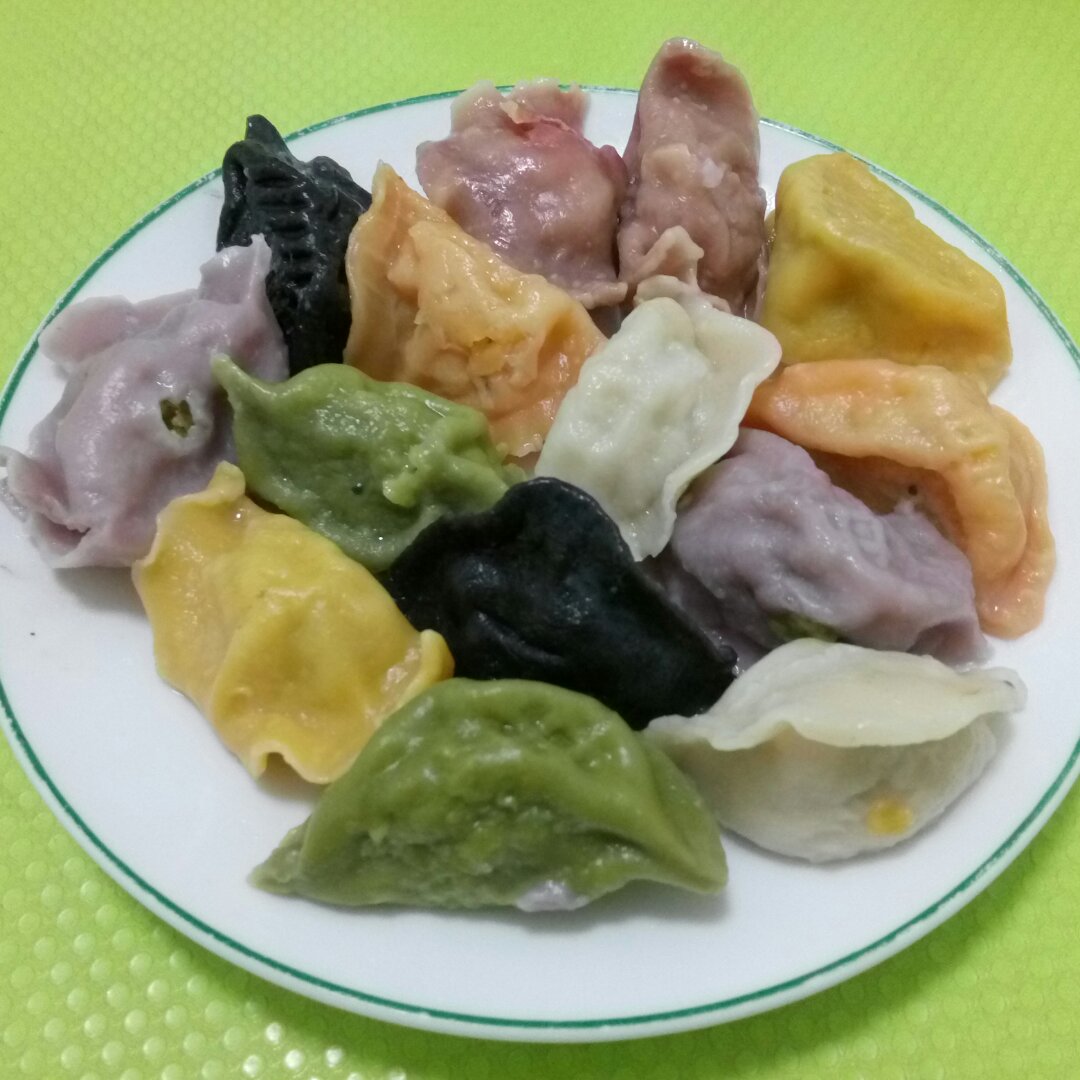 天然蔬菜汁彩边水饺
