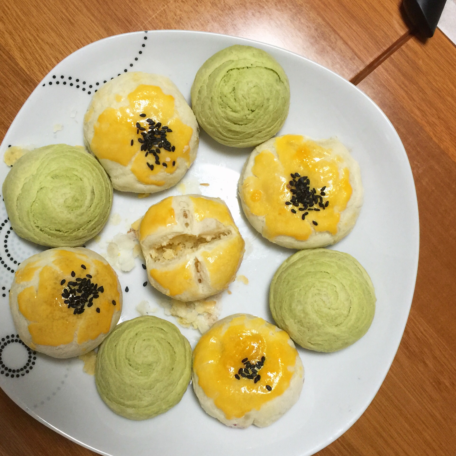 蛋黄酥~紫薯、抹茶、原味~花好月圆，中秋快乐~内附一次做六色蛋黄酥方法~