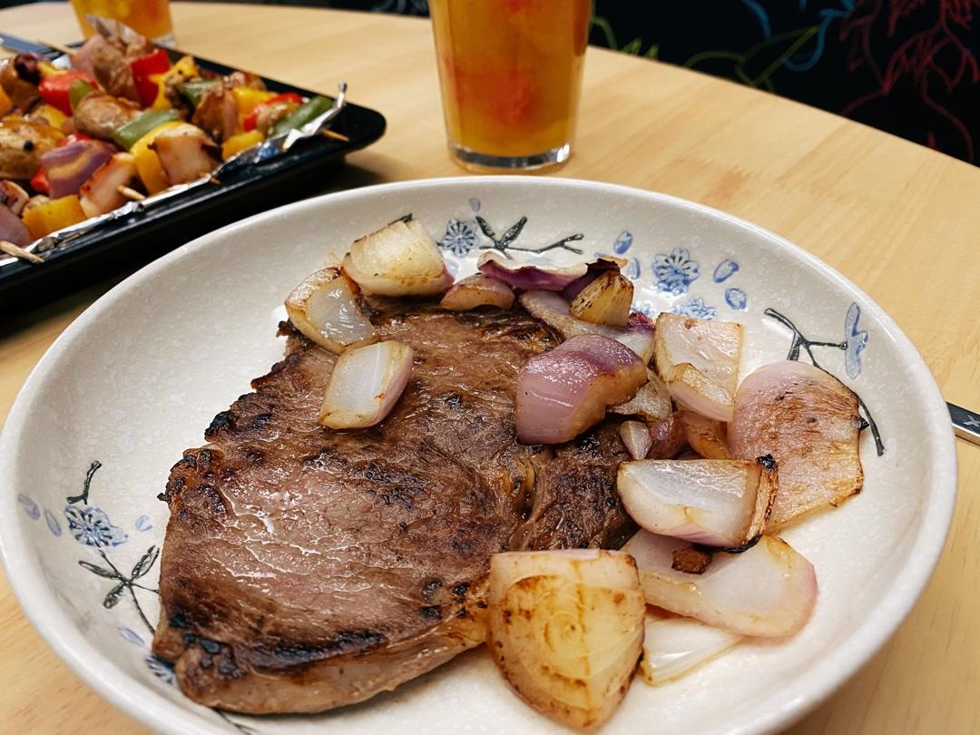 【七分熟的黑椒牛排】