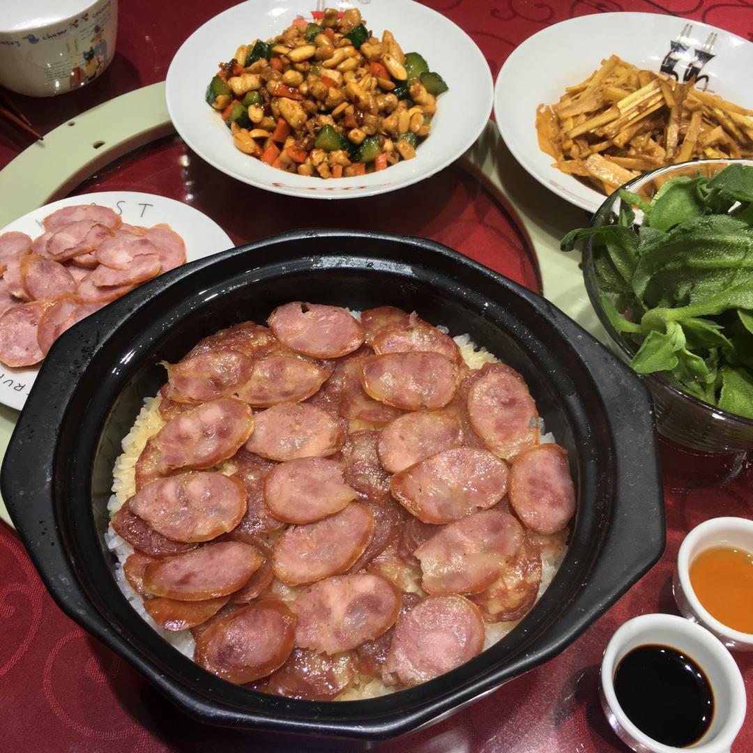 广式腊味煲仔饭
