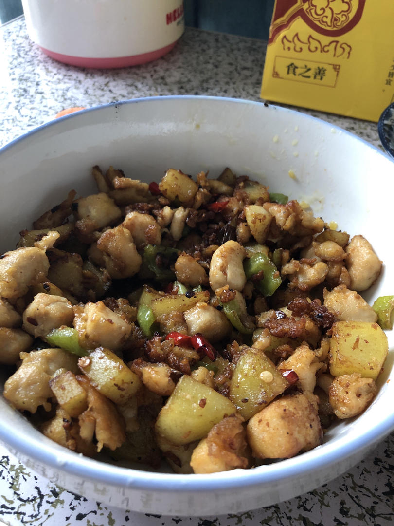 麻辣过瘾巨下饭的辣子鸡丁，三碗米饭不够吃
