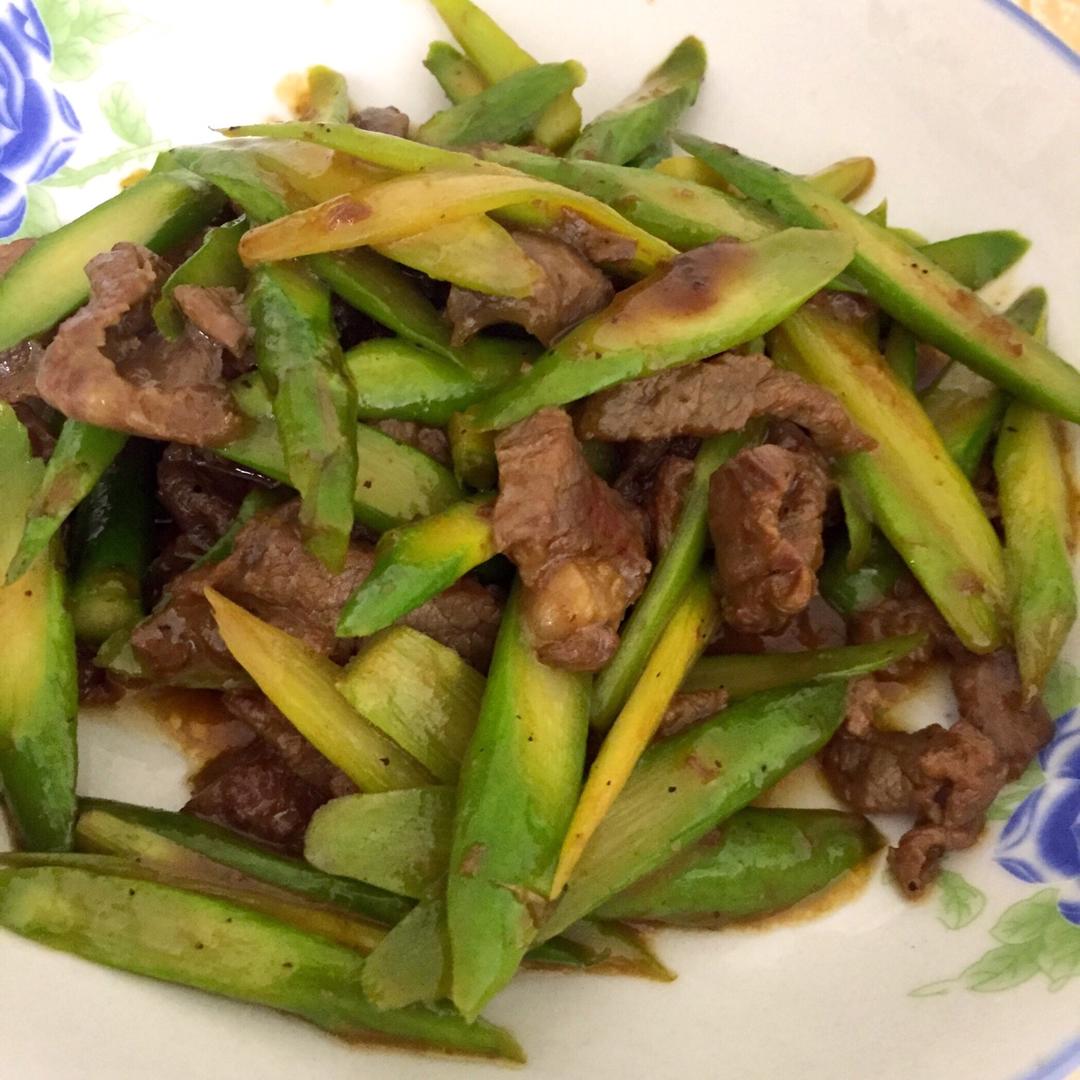 黑椒牛肉炒芦笋