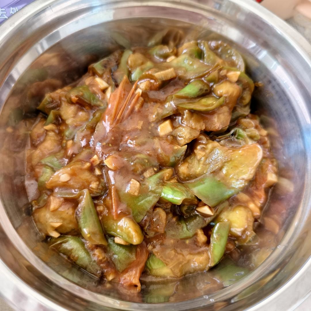 红烧茄子（佐西红柿尖椒）