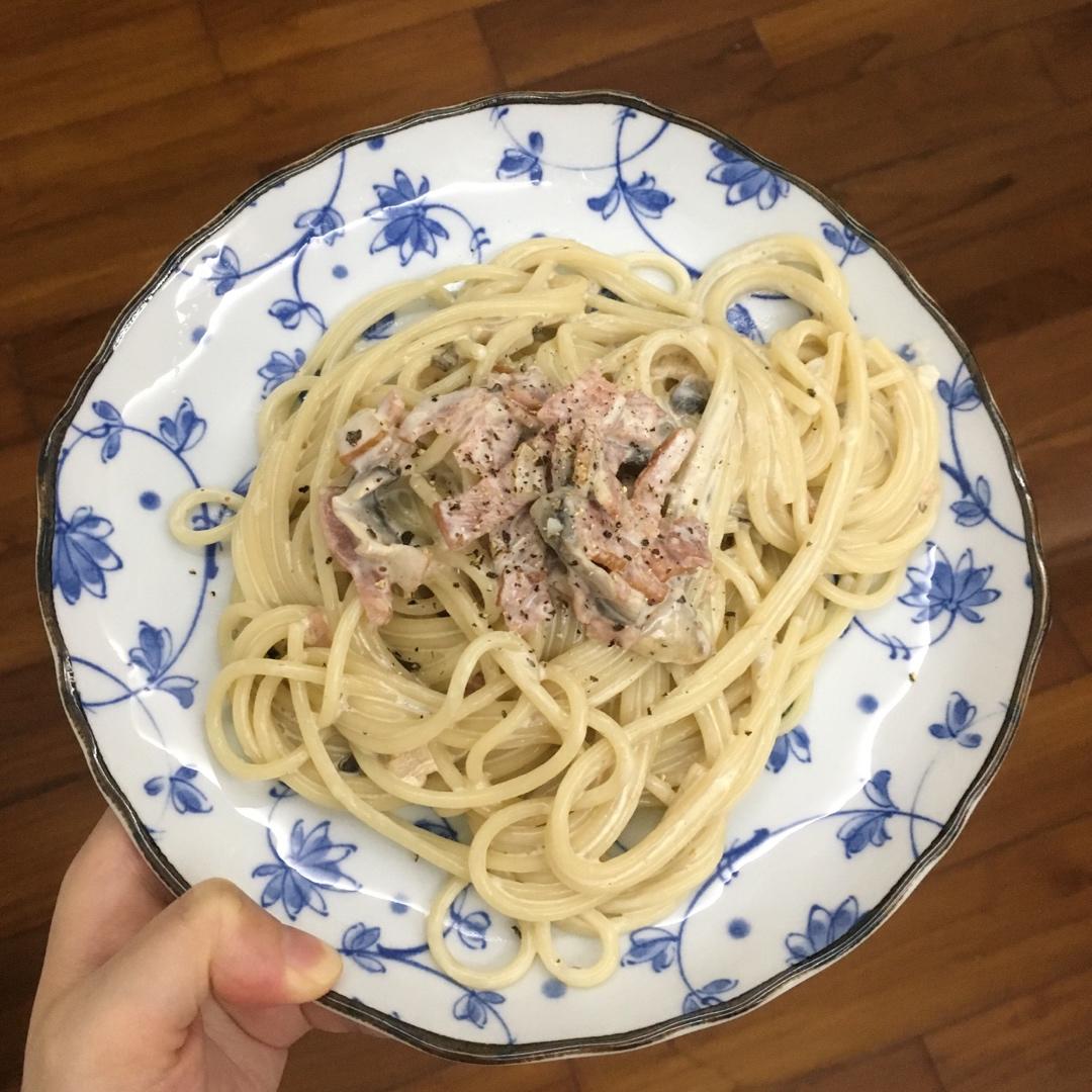 奶油蘑菇培根意面