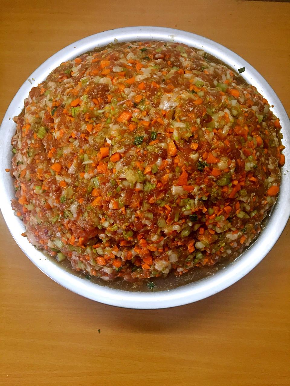 芹菜胡萝卜猪肉水饺