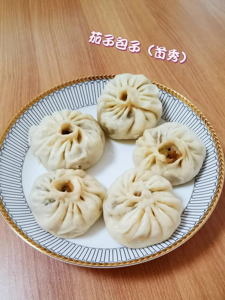 抹嘴的茄子馅包子，酱香味儿香掉眉毛-视频