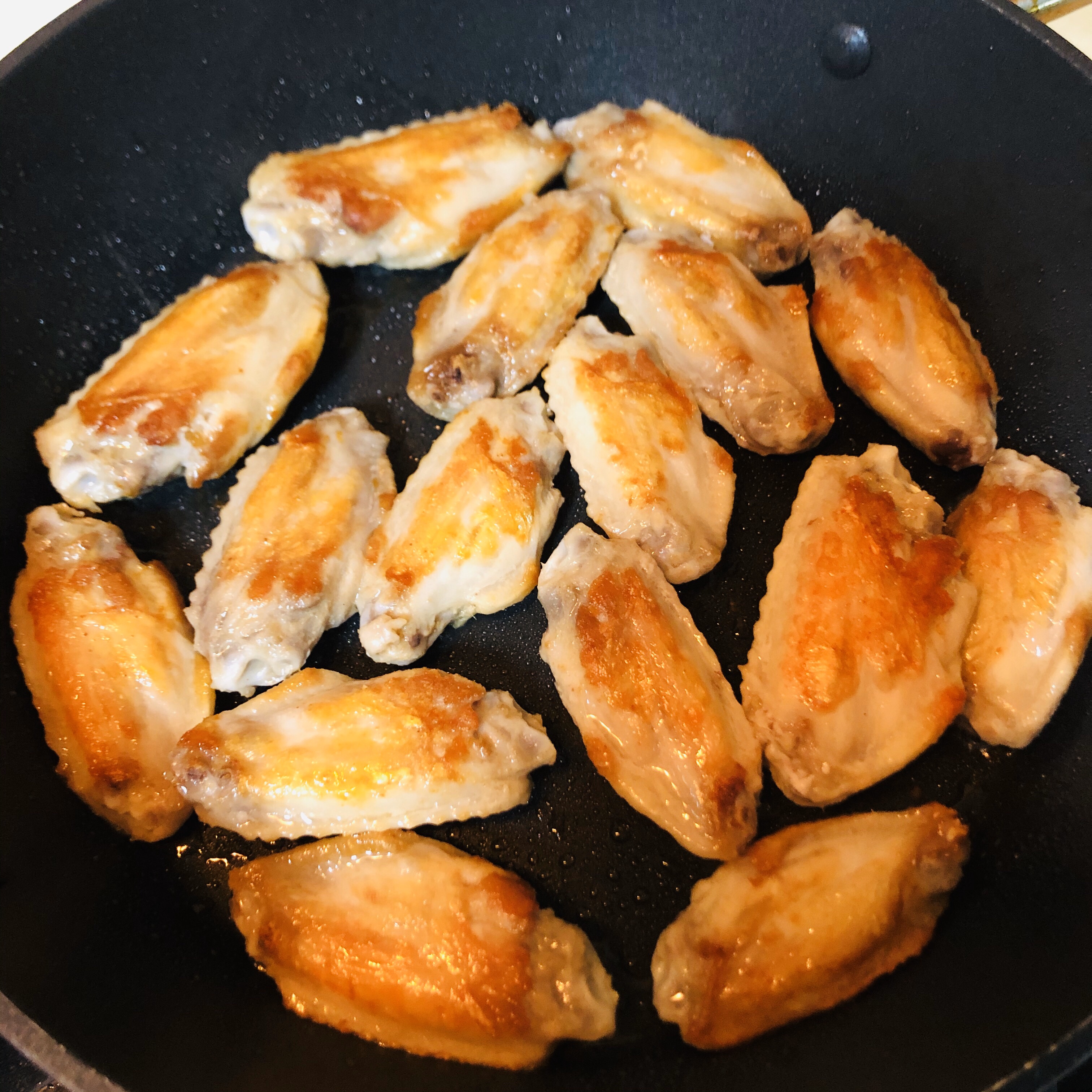 少油又香脆的盐煎鸡翅的做法 步骤5