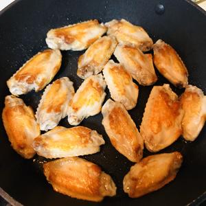 少油又香脆的盐煎鸡翅的做法 步骤5
