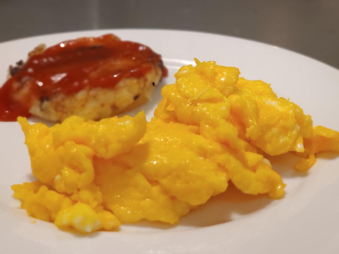 Scrambled eggs 美式炒蛋&英式炒蛋做法
