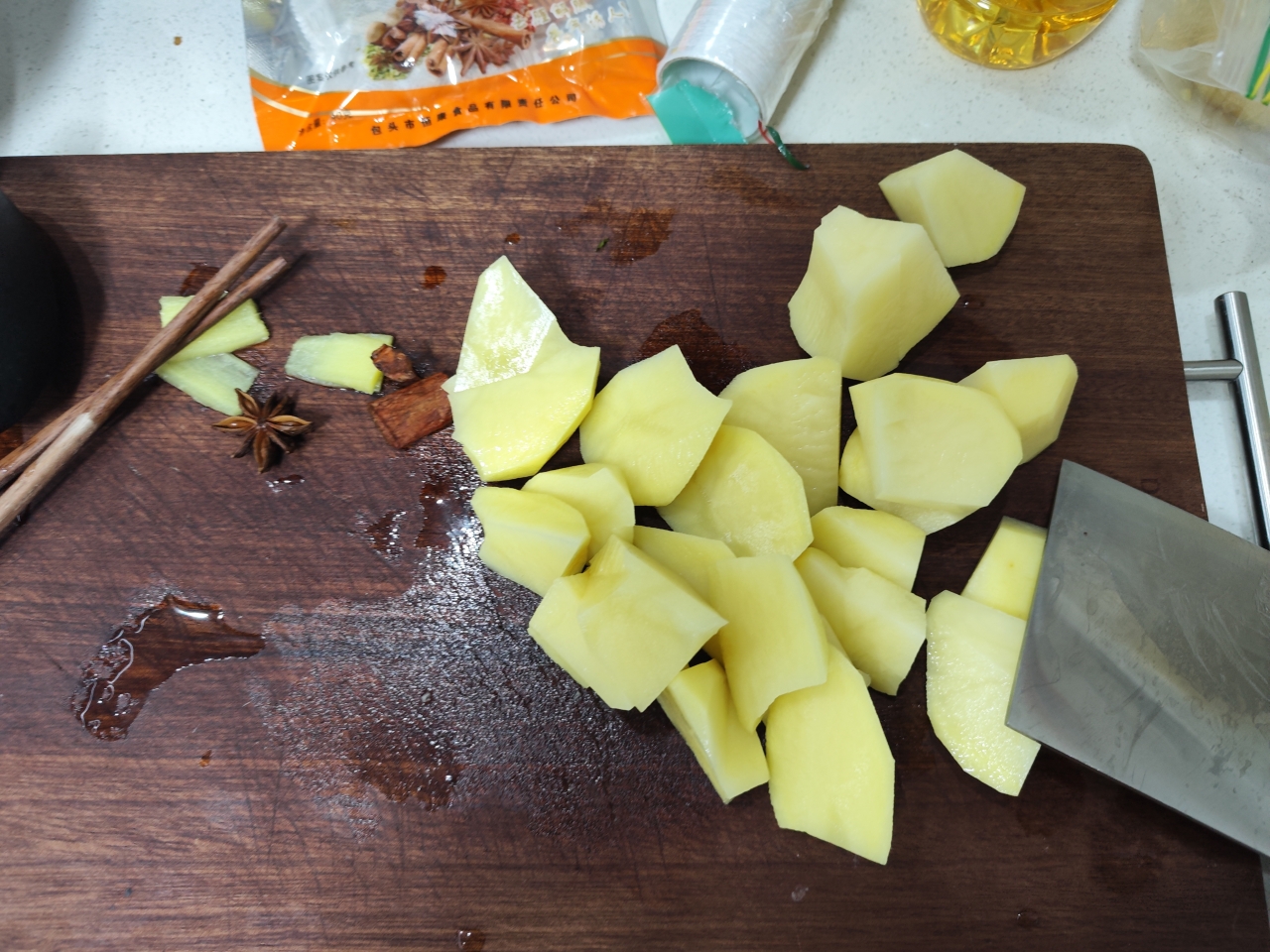 可乐鸡翅炖土豆的做法 步骤4