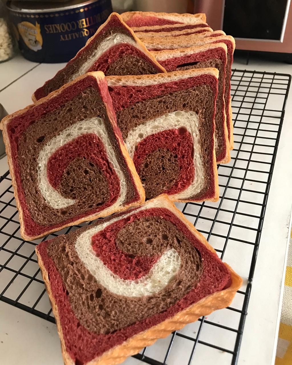 面包机界的颜值担当：美翻了的彩虹面包