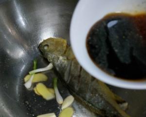 家常烧黄鱼的做法 步骤8