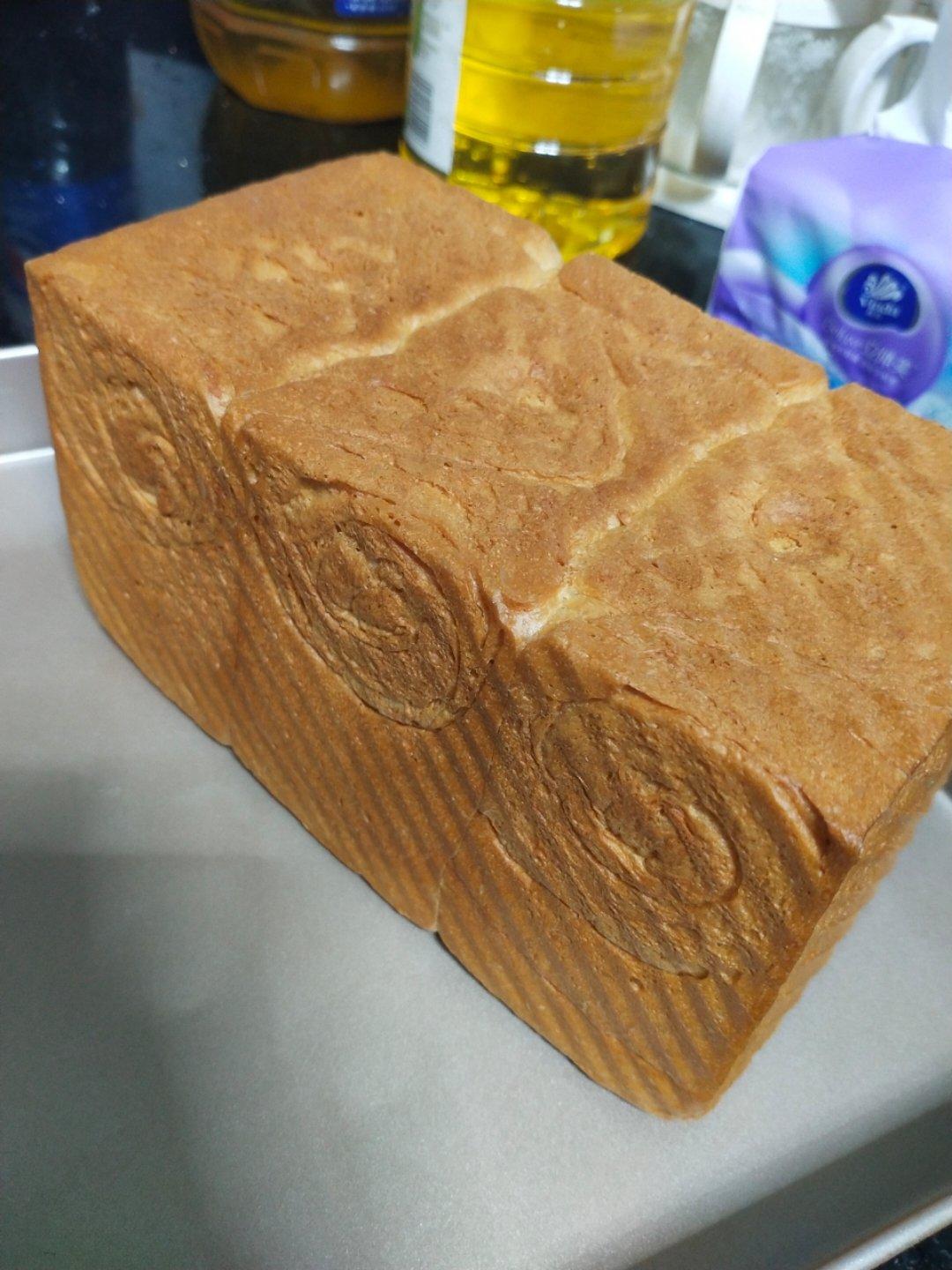 牛奶吐司——面包机揉面专用的方子，简单版！