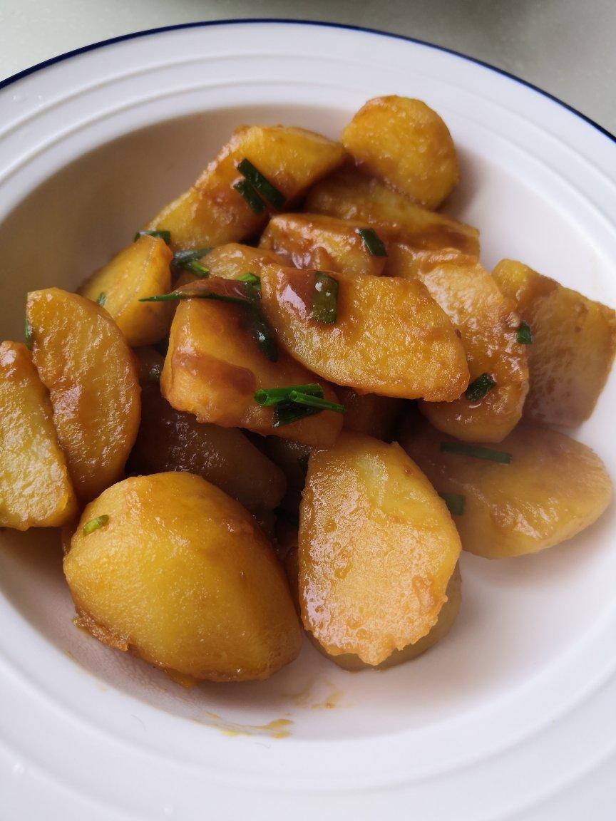 流苏和妞妞做的红烧蚝油土豆
