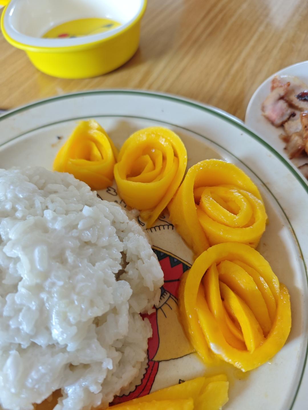 椰浆芒果糯米饭（附芒果玫瑰花做法）