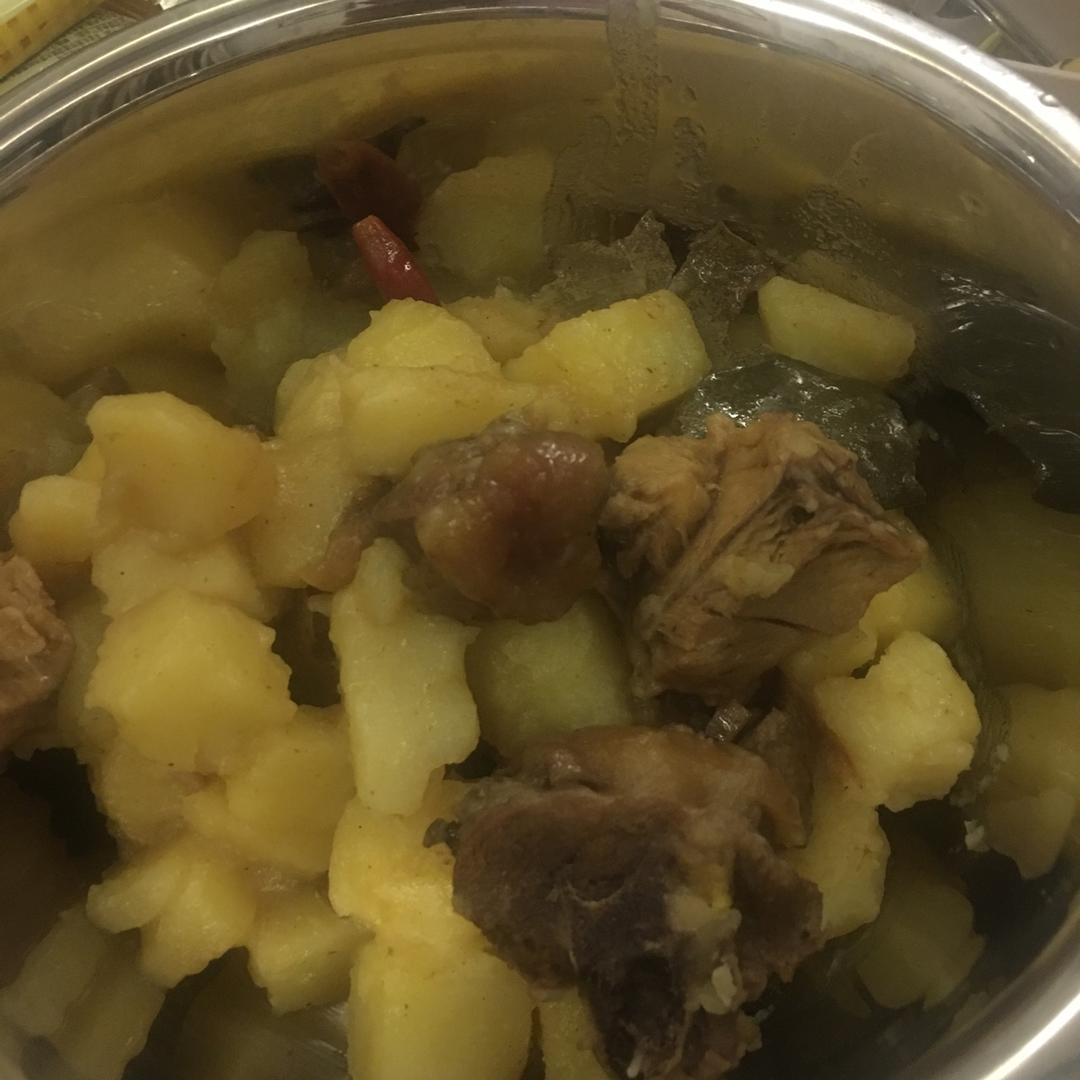 鸡肉炖土豆