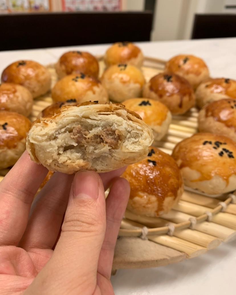 排四个小时队也买不到的鲜肉月饼，秘诀是放麻油！