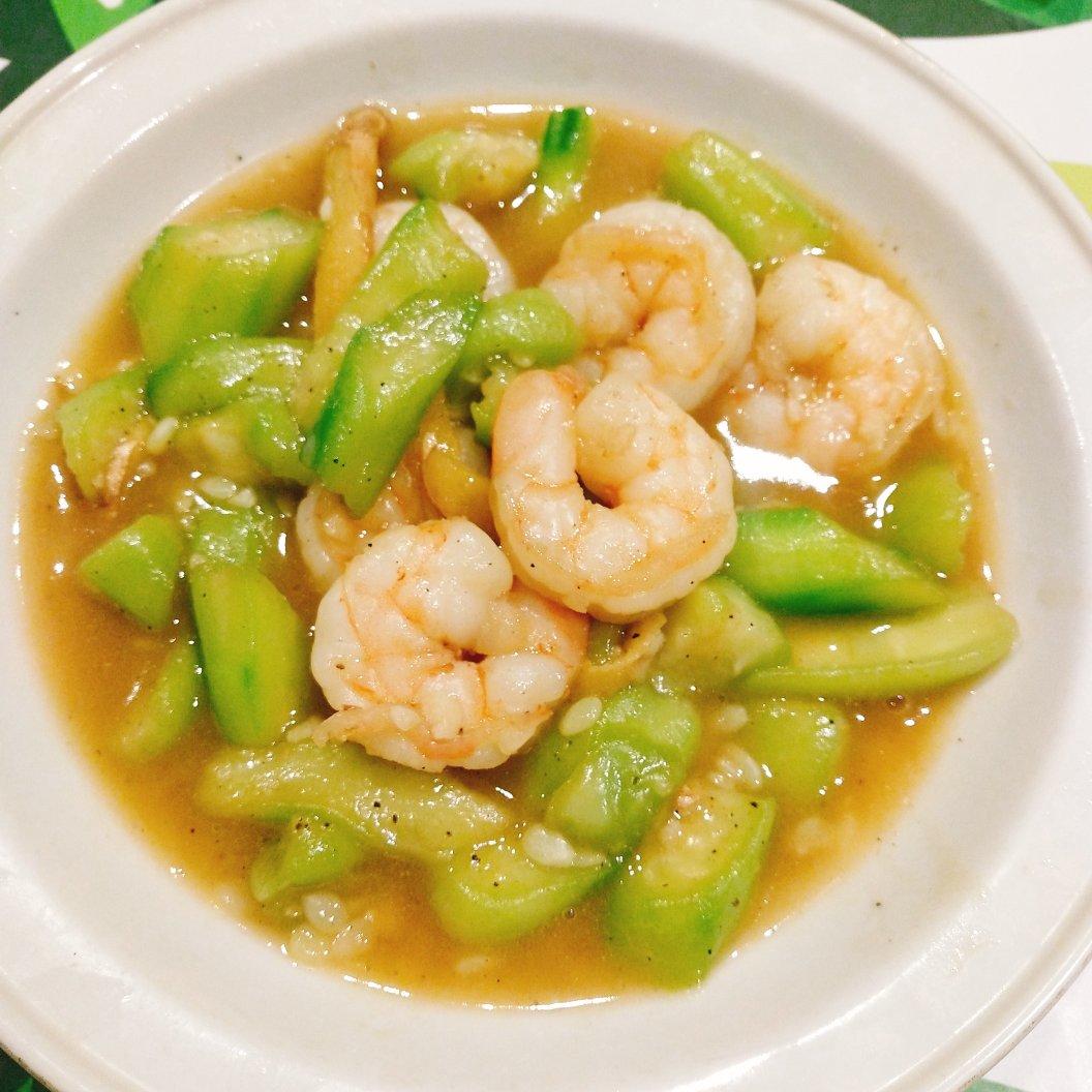 顺毛rich桃儿做的虾仁炒丝瓜