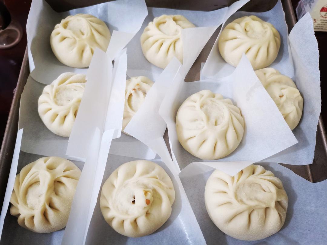 松软多汁的肉包子