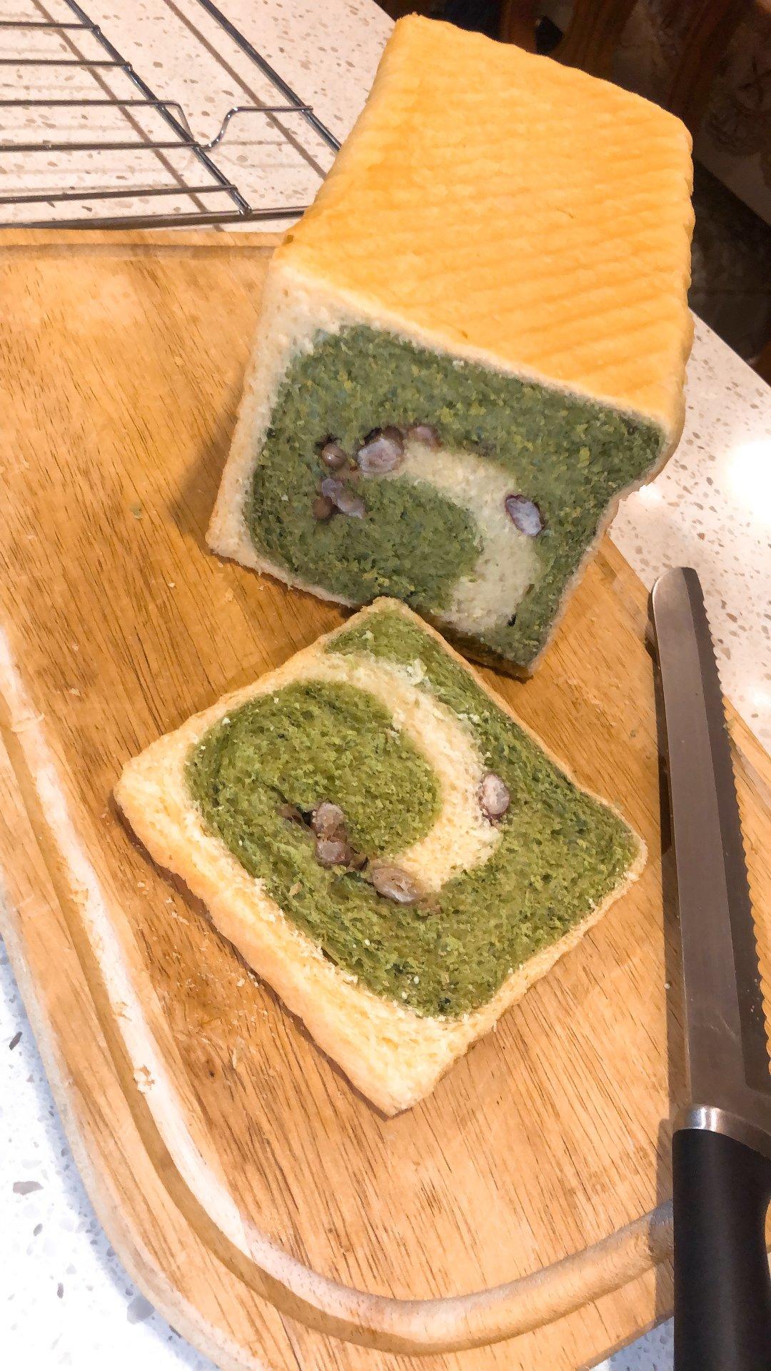 清香柔软的抹茶红豆吐司