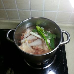 白果清蒸土鸡的做法 步骤1