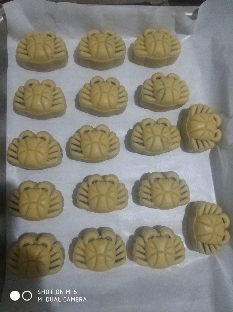 螃蟹月饼，广式蛋黄莲蓉螃蟹月饼，中秋月饼