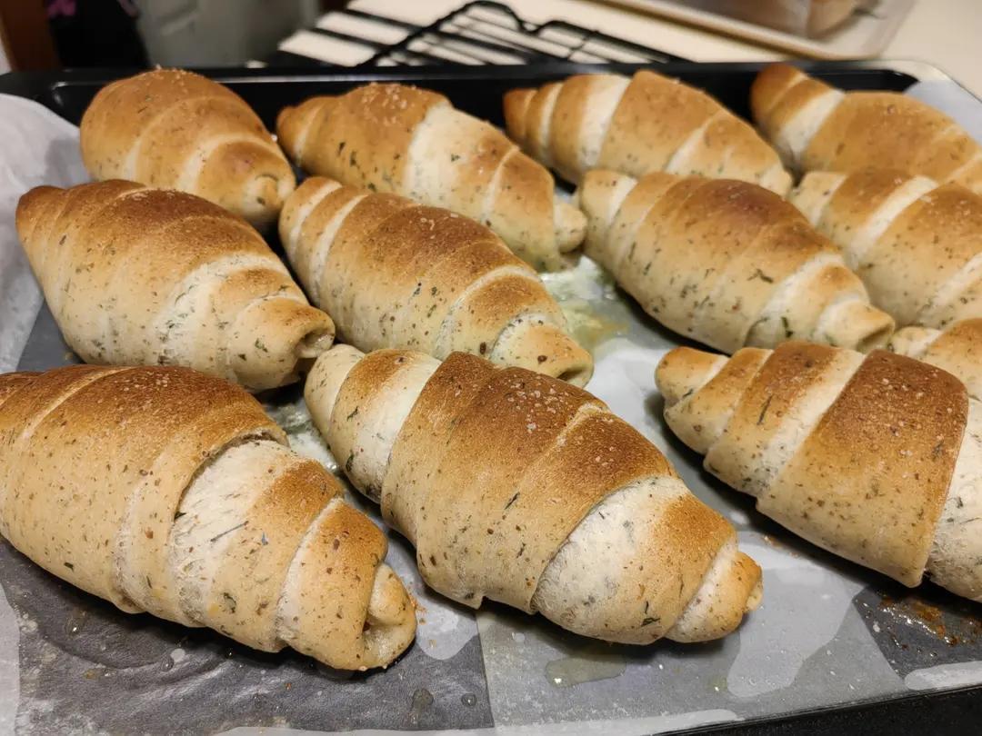 罗勒青酱 盐面包