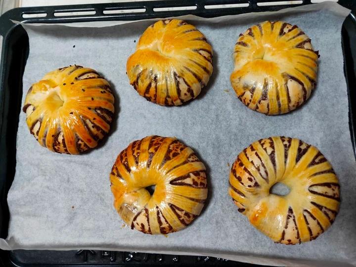 毛毛虫豆沙面包卷