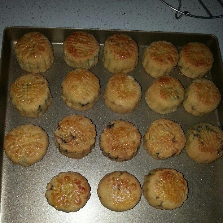 广式月饼—蛋黄芝麻月饼