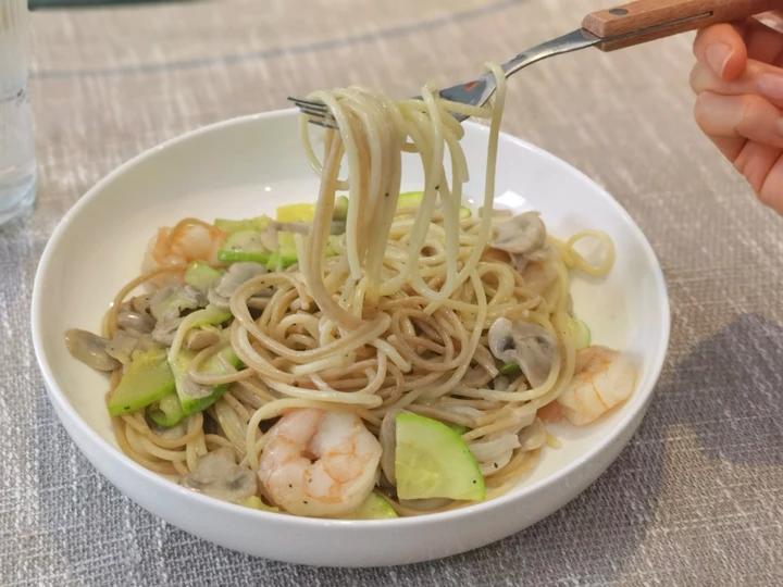西葫芦蘑菇大虾椰浆意面