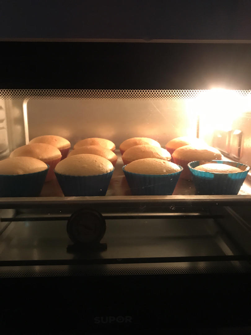 不裂杯子蛋糕，同6寸戚风蛋糕的量