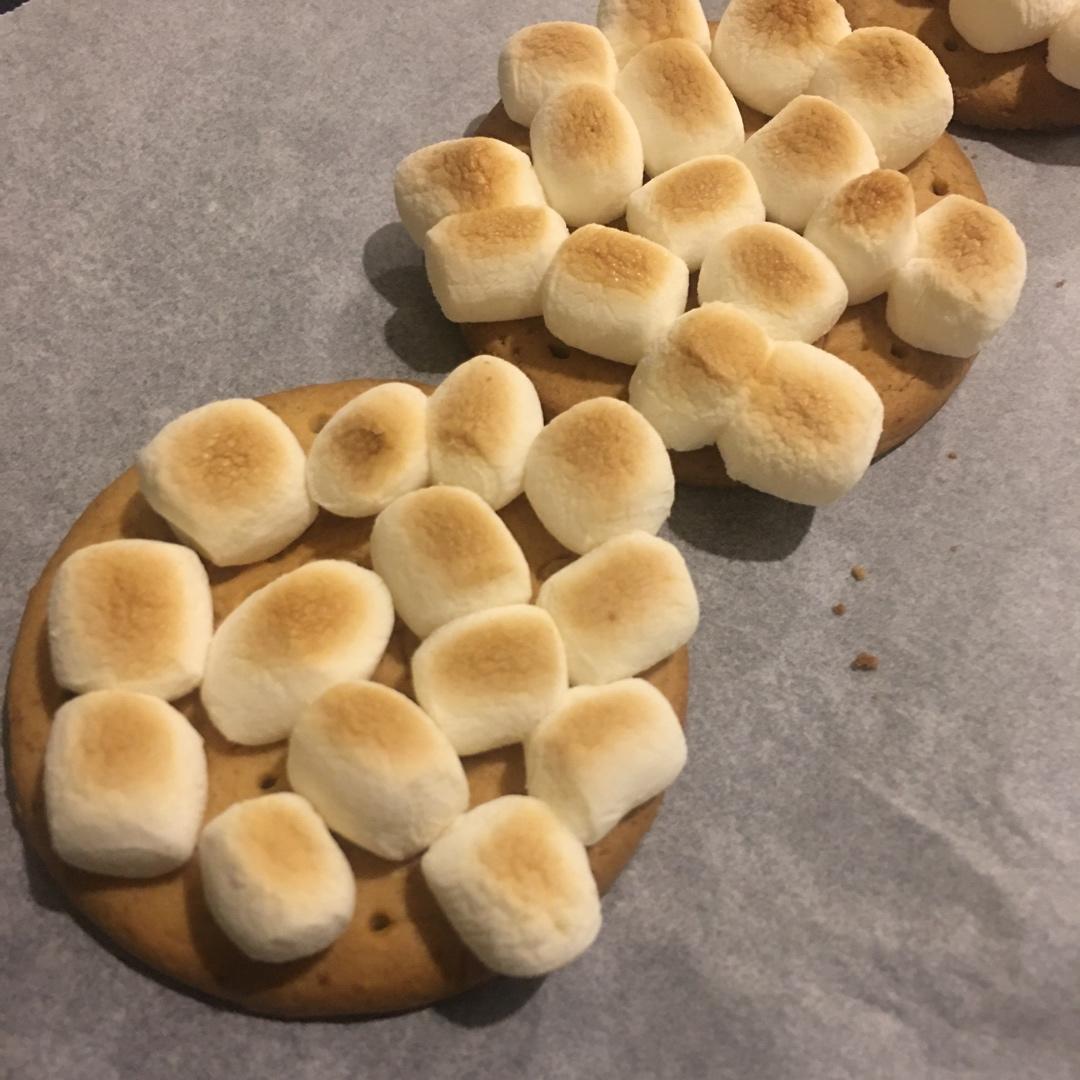 bonnie做的烤棉花糖吐司像云朵一样