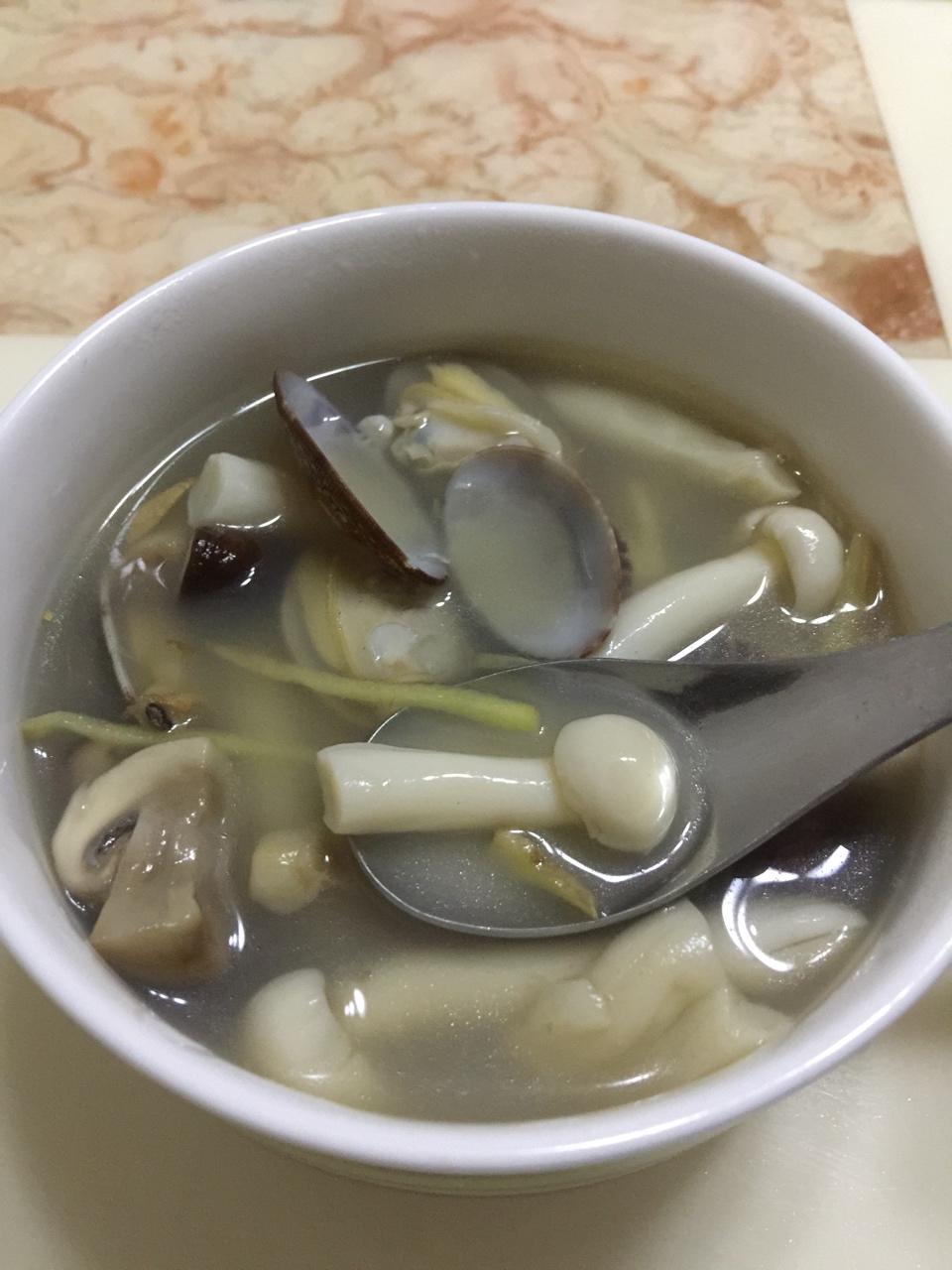 不二梦禅做的蛤蜊菌菇汤