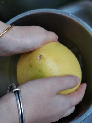 自制蜂蜜柚子茶的做法 步骤1